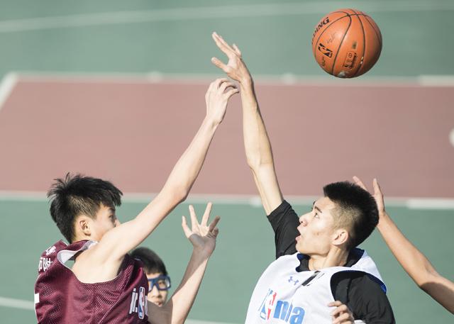《致我们终将逝去的青春》（以下简称 上一页12345...99下一页 | | | | | | 电影频道节目中心官方网站CCTV6 VIP影院 全部 电影 电视剧 影人 视频 图片 新闻 更新时间 所有 1小时内 今日内 1周内 1个月内 从资讯频道搜索 结果 16718 条 江疏影秀玉腿惊艳 克劳斯深V高叉与安布罗休斗艳 2017-09-21 当地时间2017年9月20日，米兰，2018春夏米兰时装周：施华洛世奇水晶“仙境”派对（Swarovski Crystal Wonderland Party）。