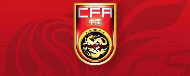 这种设定拉近了影片与观众的距离，通过“官方吐槽”的方式点明主题：普通人也可以有自己的英雄故事。
