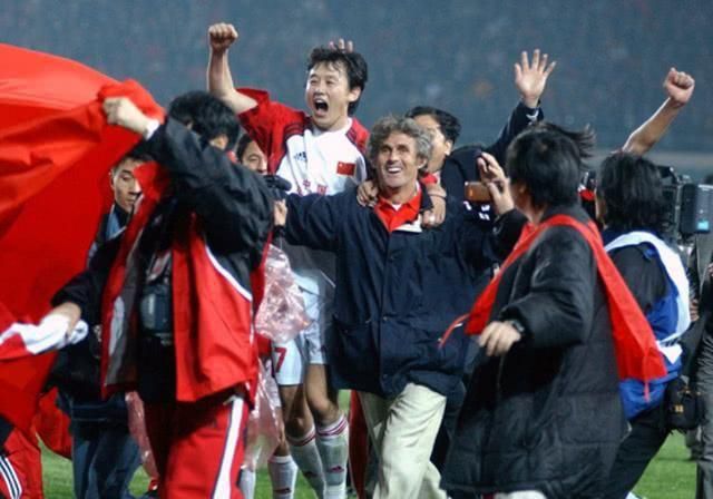 ”这首柔情与豪情兼具的战斗歌曲，因朗朗上口、易学易唱，人们一经唱起，便能联想到电影里一幕幕动人画面，忆起