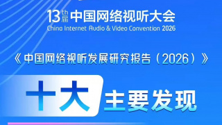 今天光头强的配音演员谭笑带着熊大、熊二、光头强的人偶一起来到了《院线上新》。